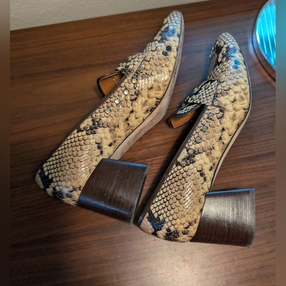 Tory Burch Leather Snakeskin Print Loafer Pumps With Gold Studs Size 9.5 - Picture 4 of 5